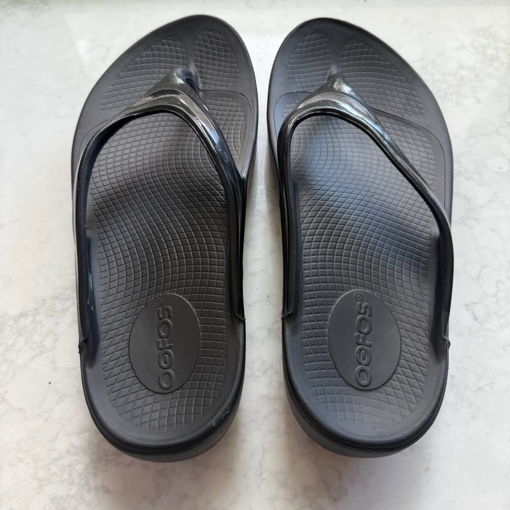 OOFOS Women's OOLALA Sandals Black Size 8 EUC - Picture 5 of 9